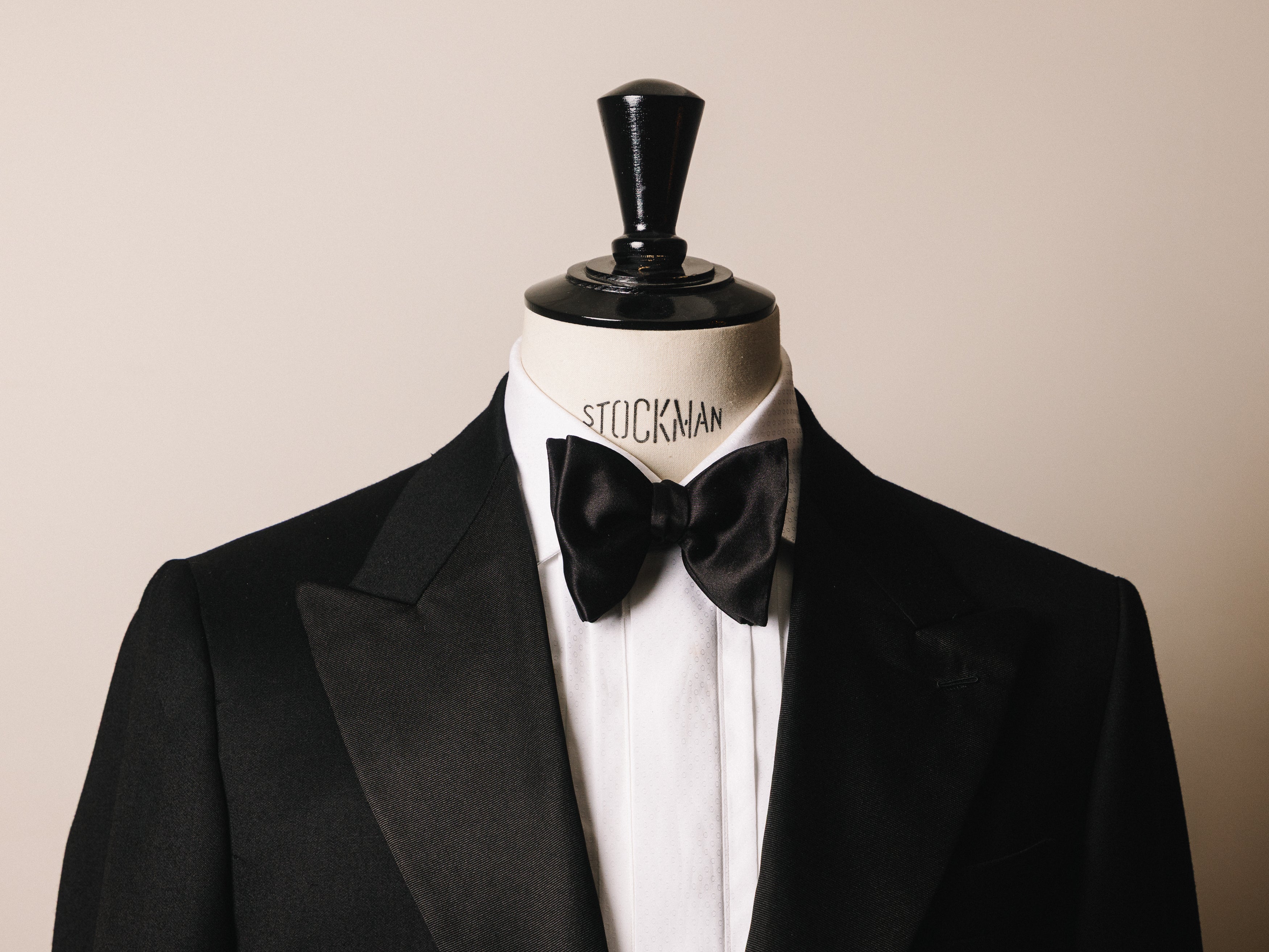 Medium Dropped - Black Silk Satin Bow Tie