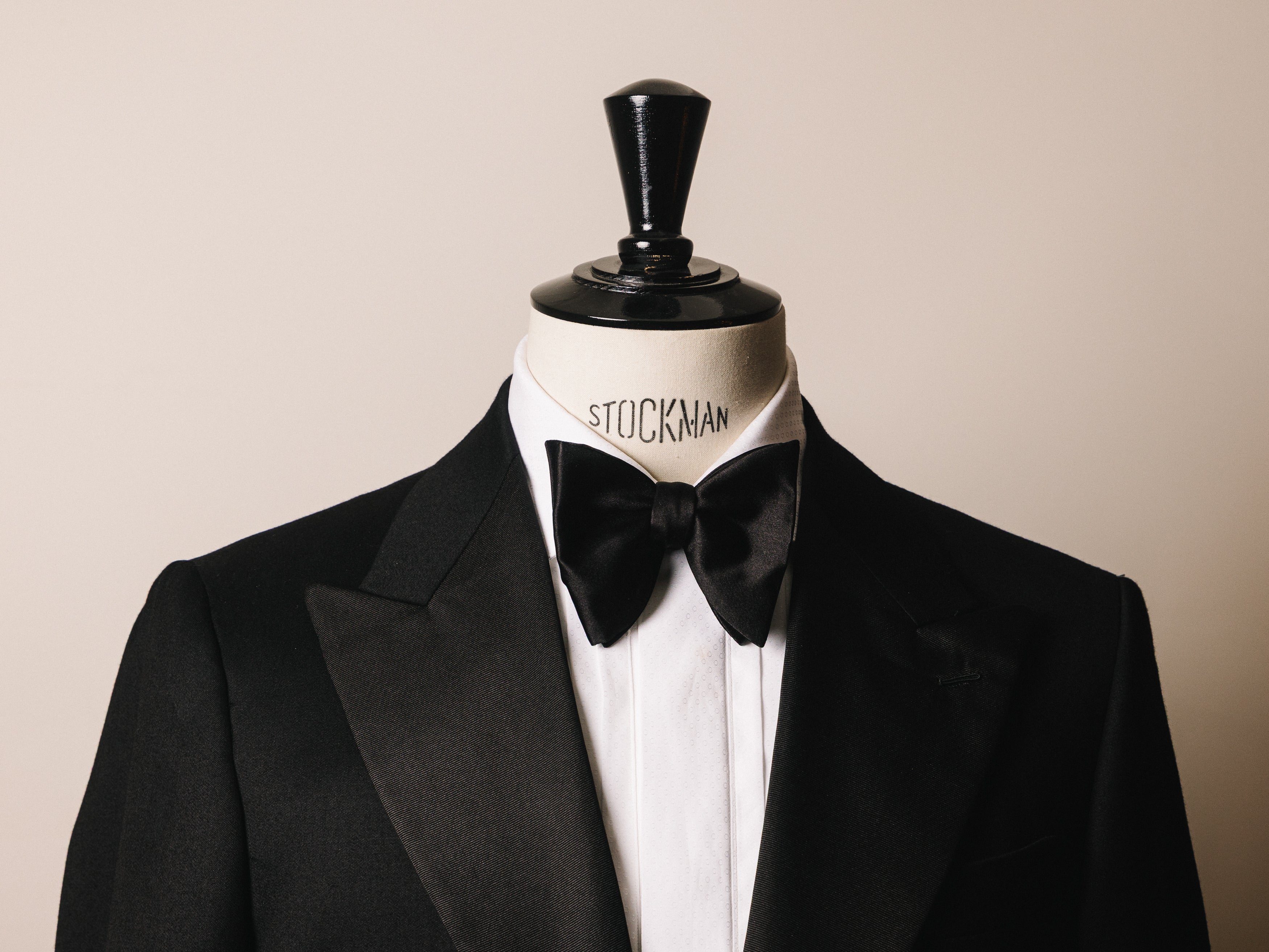 Large Dropped - Black Silk Satin Bow Tie