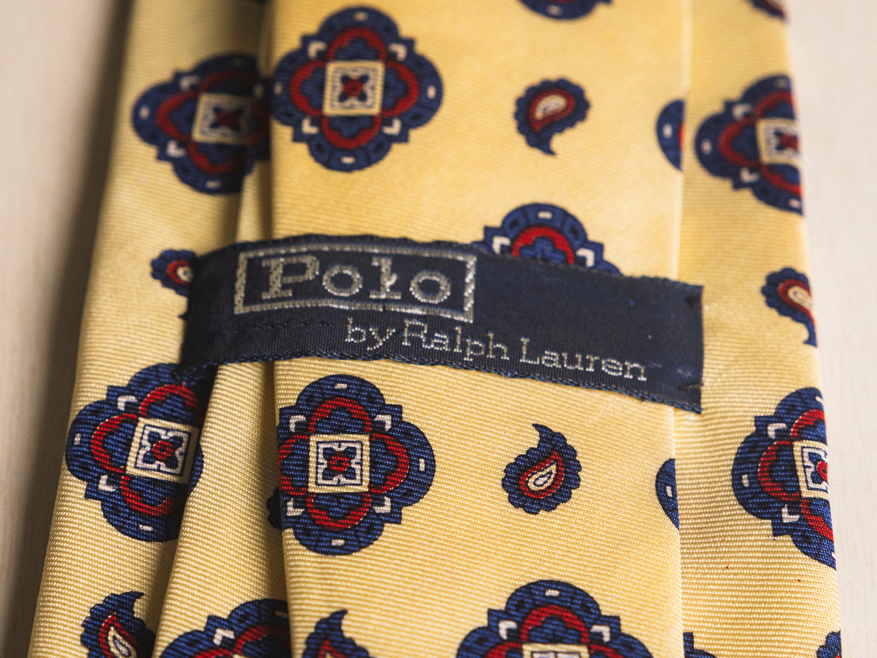 Ralph Lauren Off White with Blue Medallion Tie