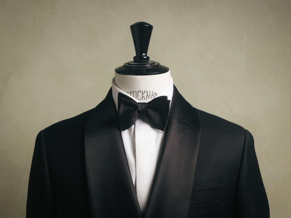Medium Classic - Silk Bow Tie
