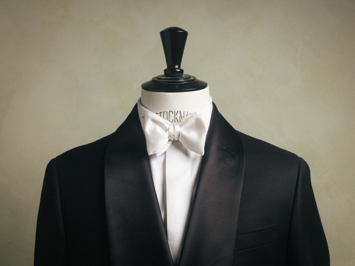 Medium Classic - Silk Bow Tie